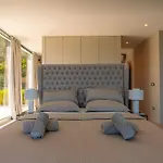 别墅 Luxury Morello 2 With Large Heated Pool & Wellness 科尔丘拉