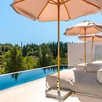 Luxury Morello 2 With Large Heated Pool & Wellness *
